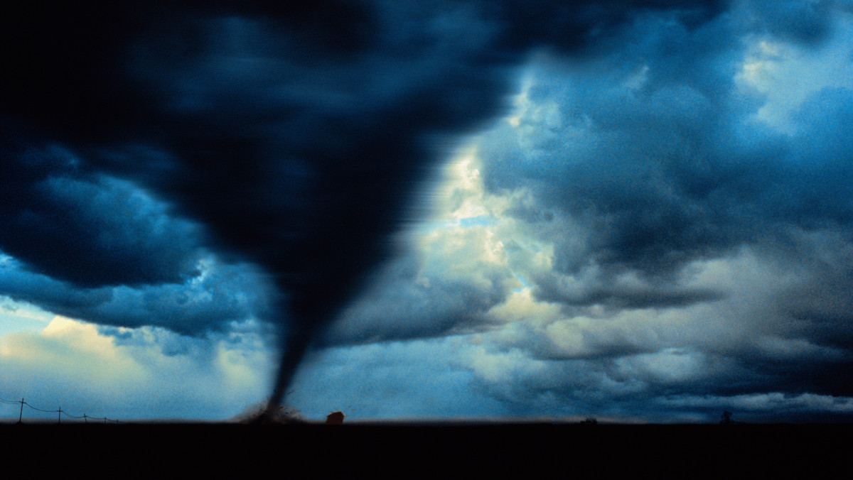 Tornado - jak postępować i jak się zabezpieczyć przed tornadem?