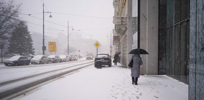 Prognoza pogody na wtorek. Nie będzie już tak wiało. Możliwe rozpogodzenia. Miejscami przelotne opady śniegu