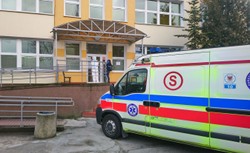 Pacjent "zero" opuścił szpital. "Jestem szczęśliwy, bo wychodzę stąd na nogach"