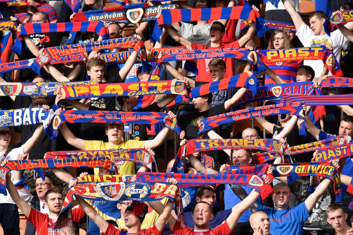 Wybory prezydenta Zabrza. Kandydat PiS wręczył rywalce wspieranej przez KO... szalik Piasta Gliwice