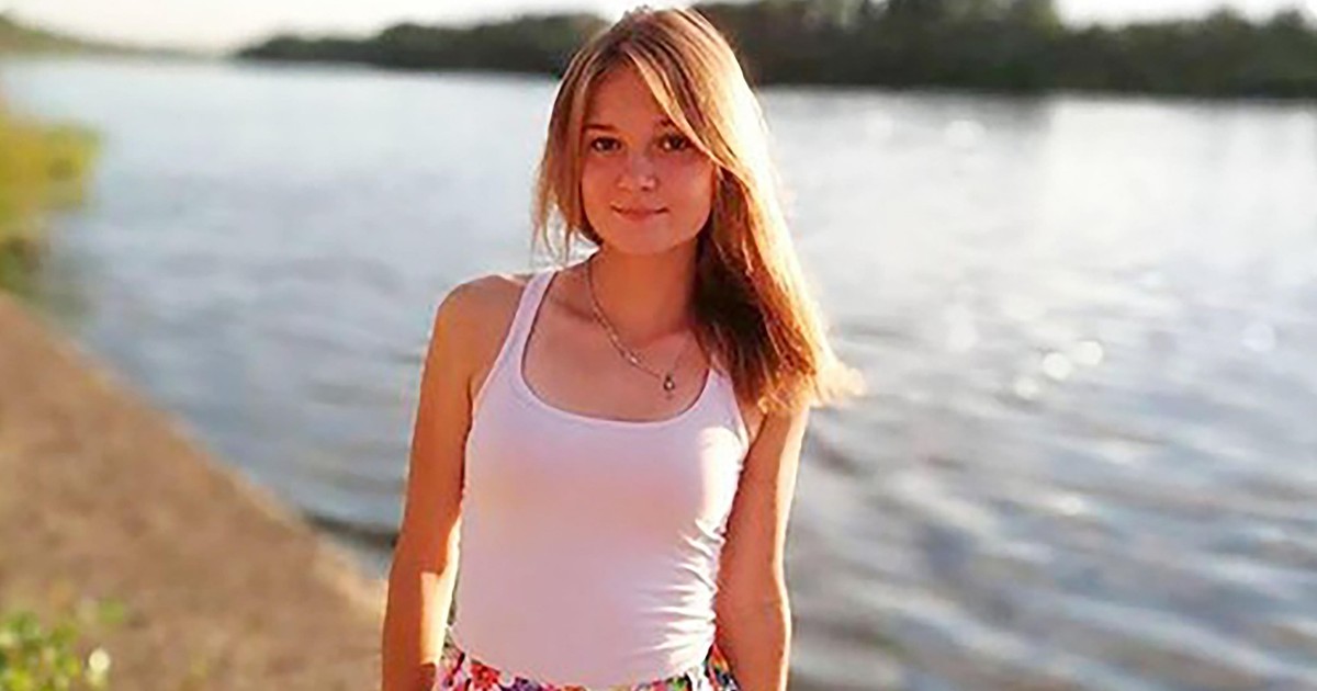 русские девушки 17 лет. простые красивые девушки из деревни. русский 17 летней девушки. блондинки из провинции в момент одевания. девушка 15 лет.