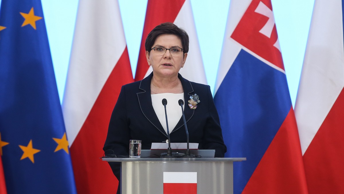 Szefowe rządów: Polski Beata Szydło i Wielkiej Brytanii Theresa May w rozmowie telefonicznej dziś wieczorem zgodziły się, że negocjacje ws Brexitu powinny przebiegać tak, by minimalizować jego potencjalne negatywne skutki - powiedział rzecznik rządu Rafał Bochenek.