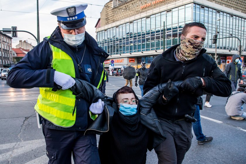 Zatrzymanie w czasie protestu kobiet