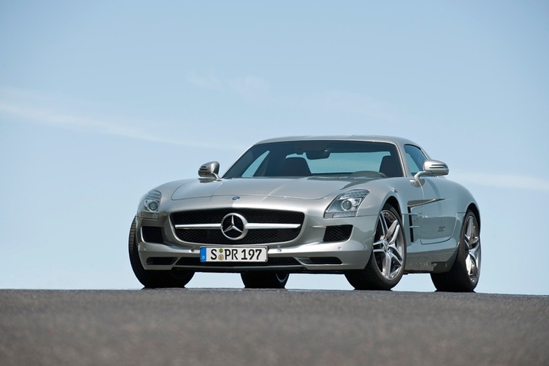 Mercedes SLS AMG w całej okazałaości