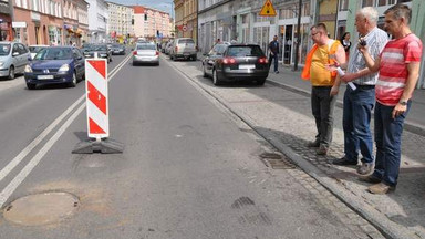 Zapadł się asfalt na ul. Wyszyńskiego w Szczecinku