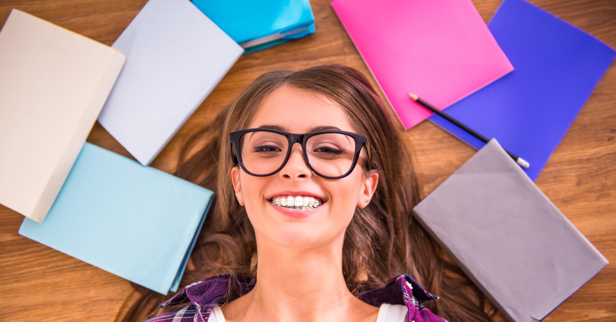 Ponad 1000 złotych na dziecko. Bez kryterium dochodowego i obok 800 plus. Przysługuje też na pełnoletniego ucznia i studenta