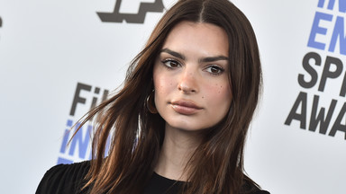 Emily Ratajkowski w "nagiej sukience". Wygląda jak w bikini