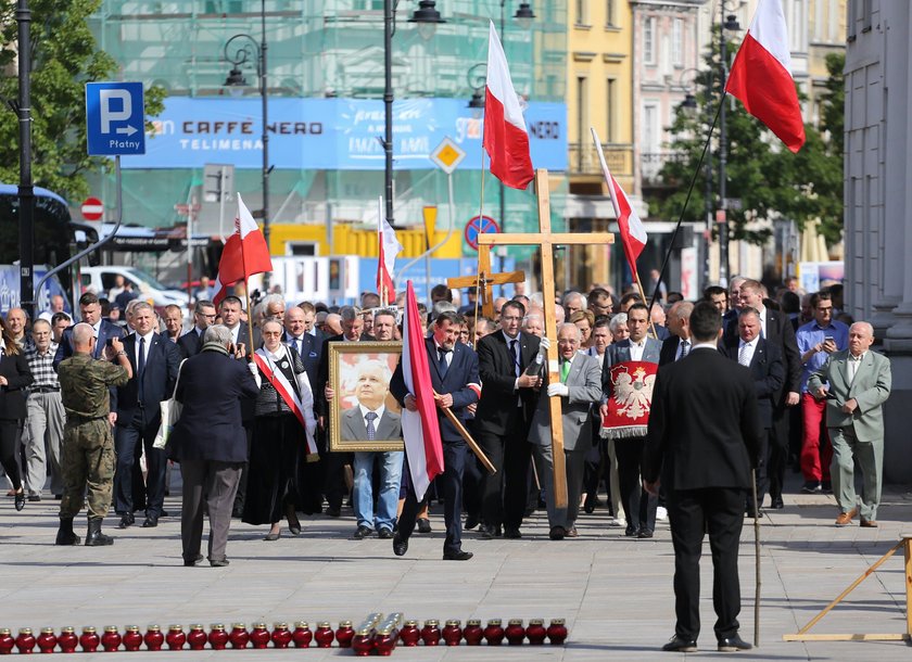 Prawie pół miliona za miesięcznicę smoleńską!