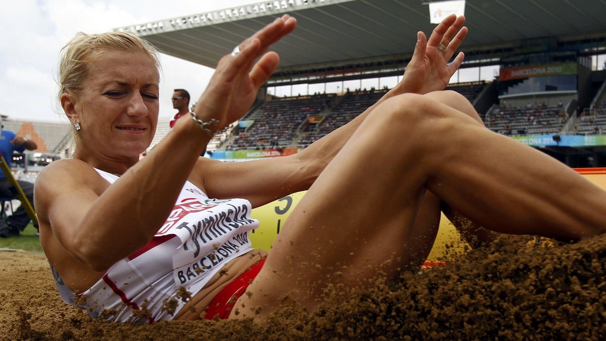 Karolina Tymińska zajęła dopiero 14. miejsce w skoku w dal, piątej konkurencji siedmioboju kobiet 20. Mistrzostw Europy w Lekkiej Atletyce 2010, które rozgrywane są w Barcelonie. Polka wciąż zajmuje 5. miejsce w klasyfikacji siedmioboju, ale strata do podium przez nieudany występ znacznie się zwiększyła.