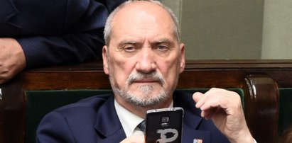 Macierewicz zmusił do tego powstańców