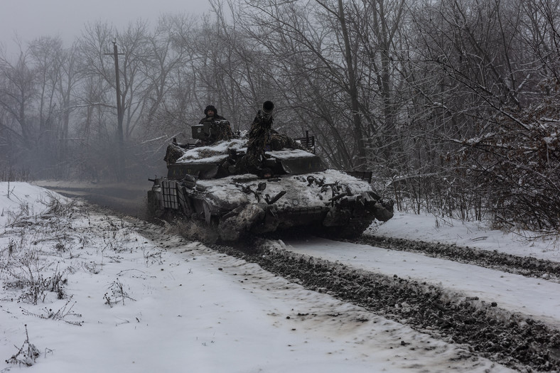 Ukraiński czołg w Doniecku, 11 lutego 2024 r.