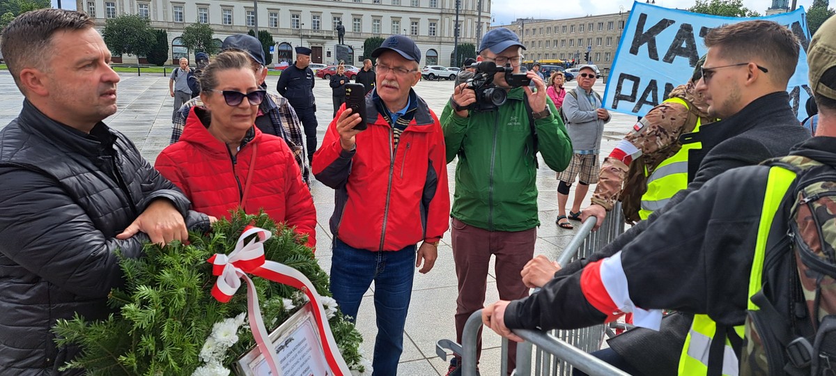 Wybory do PE wpłynęły na miesięcznicę smoleńską. Sprawdź jak! Czy były przepychanki? [foto]