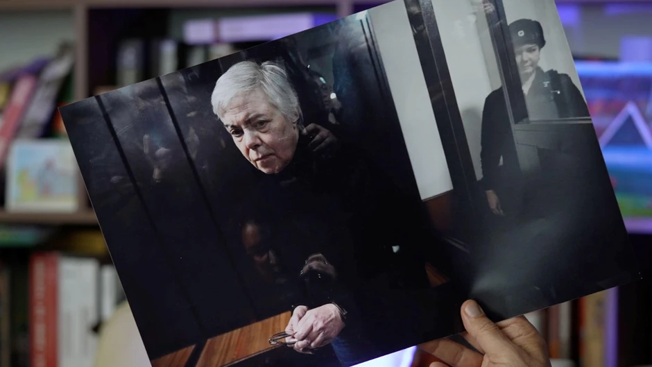 Nadežda Bujanova, 68-godišnja doktorka rođena u Ukrajini, osuđena je na pet i po godina u kaznenoj koloniji zato što je na poslu navodno kritikovala rat u Ukrajini | Foto: BBC