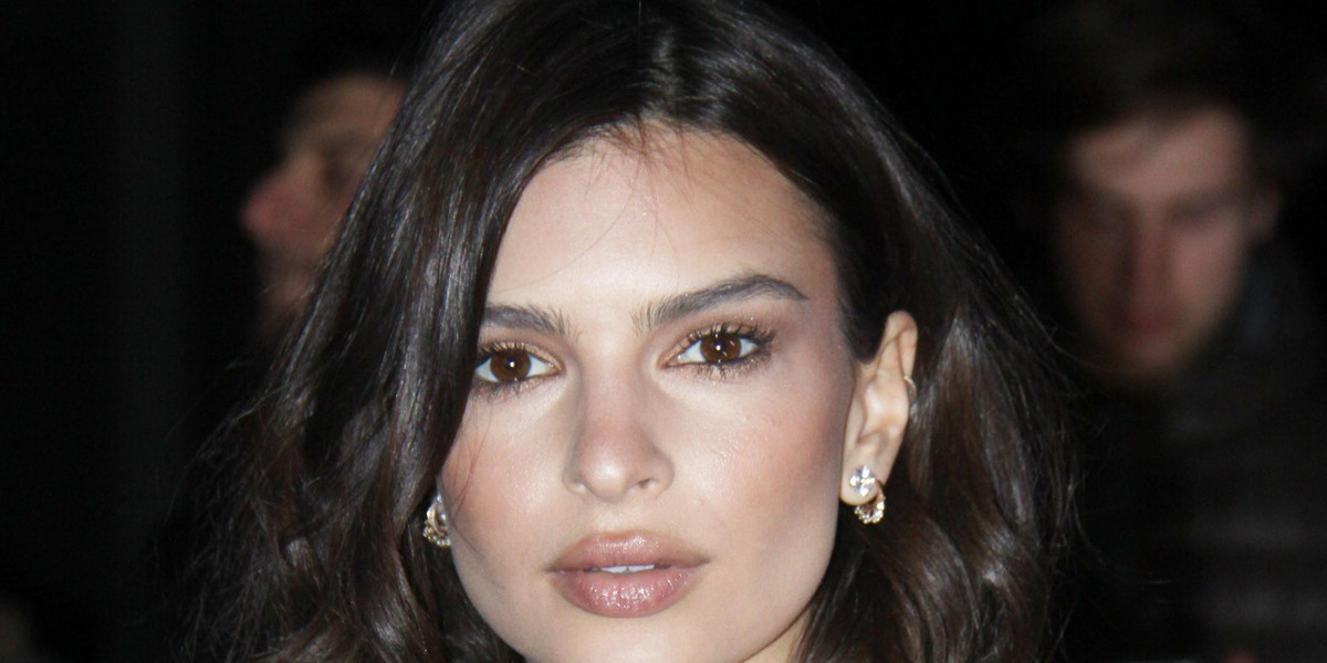 Seksowna gwiazda Hollywood Emily Ratajkowski błyszczała na piłkarskiej ceremonii