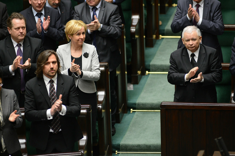 Po lewej: poseł PiS Tomasz Kaczmarek, po prawej: Jarosław Kaczyński (prezes PiS), 2013 r.