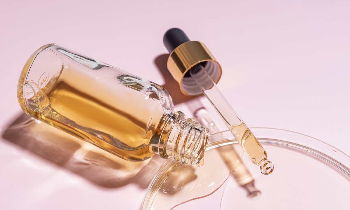 Olejek z beta-karotenem to hit! Usuwa przebarwienia jak gumka, nadaje skórze złoty kolor