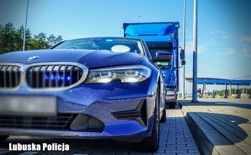 Policja. Zakaz wyprzedzania dla ciężarówek