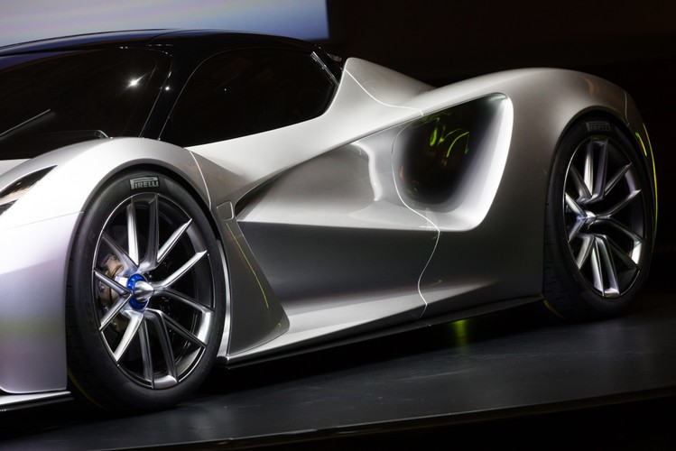 Pod maską samochodu kryją się cztery silniki elektryczne umożliwiające jazdę w pięciu trybach: Range, City, Tour, Sport i Track. Auto będzie w stanie osiągnąć 100 km na godzinę (62 mile) w mniej niż 3 sekundy. Osiągnięcie 200 km/h zajmie 6 sekund, a 300 km/h - około 9 sekund. Prędkość maksymalna przekroczy 320 km/h (200 mph).