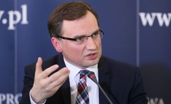 Ziobro wzywa Schetynę, by "zdyscyplinował" Hannę Gronkiewicz-Waltz