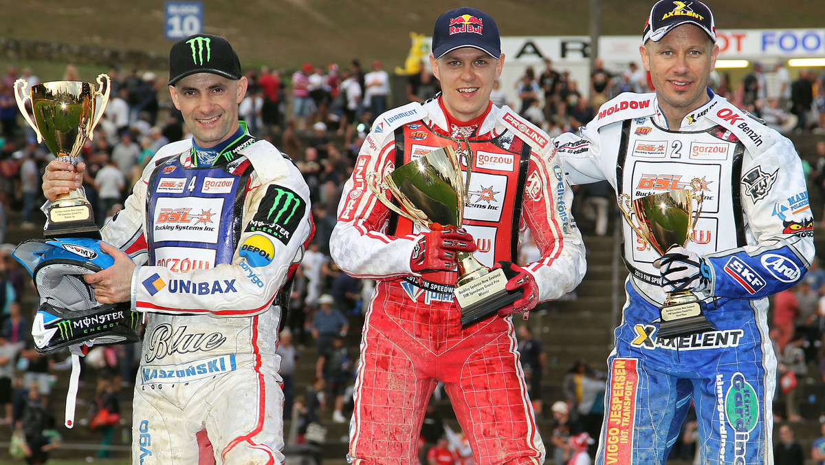 Jarosław Hampel wygrał w Auckland GP Nowej Zelandii inaugurującą el. IMŚ - cykl Speedway Grand Prix. Drugie miejsce zajął Tomasz Gollob. Pięknie zaczął się cykl GP dla Biało-Czerwonych! Obaj nasi zawodnicy przewodzą także w klasyfikacji generalnej. (fot. Jarosław Pabijan)