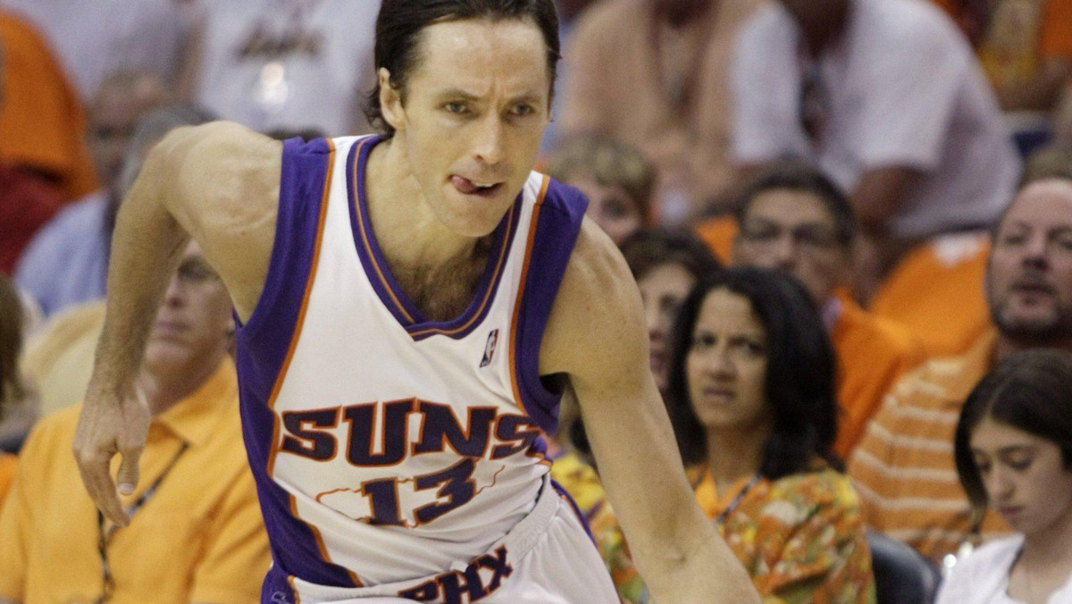 Gwiazdor Phoenix Suns Steve Nash ogłosił niedawno, że rozwodzi się z żoną, mimo iż ta właśnie urodziła mu trzecie dziecko. Oświadczenie koszykarza sprawiło, że pojawiły się spekulacje, czy za prywatną decyzją rozgrywającego pójdzie w parze transfer do innego klubu.