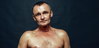 Trudno oceniać onkocelebrytów. Zachorowali i musieli wykrzyczeć tę chorobę [WYWIAD]