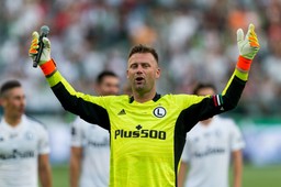 artur boruc przerwał milczenie. powiedział, dlaczego nie obronił piłkarzy legii przed pobiciem