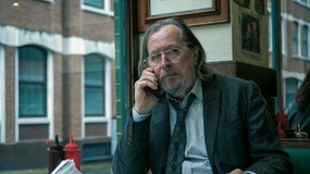 "Genialny" serial szpiegowski powrócił. "Niesamowicie dobry"