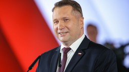 czarnek kpi ze statusu osoby najbliższej. "czterej pancerni i psiecko"