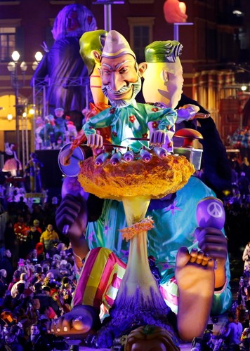 Parada podczas karnawału w Nicei