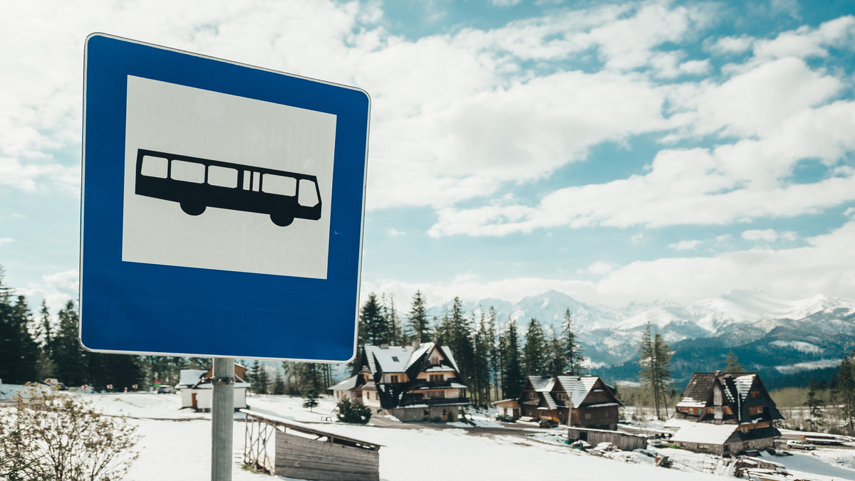 Transgraniczna linia autobusowa z Bukowiny Tatrzańskiej przez Zakopane do słowackiego Dolnego Kubina będzie funkcjonowała dzięki dotacjom z Funduszu Autobusowego. Umowę na obsługę regularnych połączeń podpisano w środę na przejściu granicznym ze Słowacją w Chochołowie.