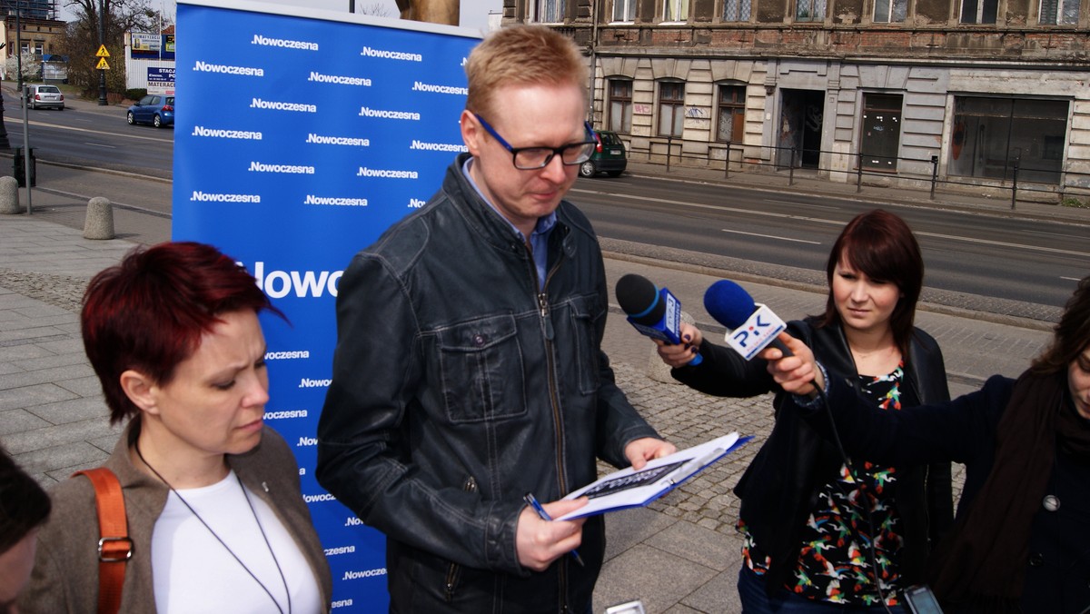 Zdaniem Michała Stasińskiego z Platformy Obywatelskiej przegłosowanie w radzie nowej uchwały dotyczącej dofinansowania in vitro przez Bydgoszcz będzie znacznie szybsze niż czekanie na rozstrzygnięcia sądowe. W przyszłym tygodniu chce on porozmawiać o tym z prezydentem Rafałem Bruskim i miejskimi radnymi.