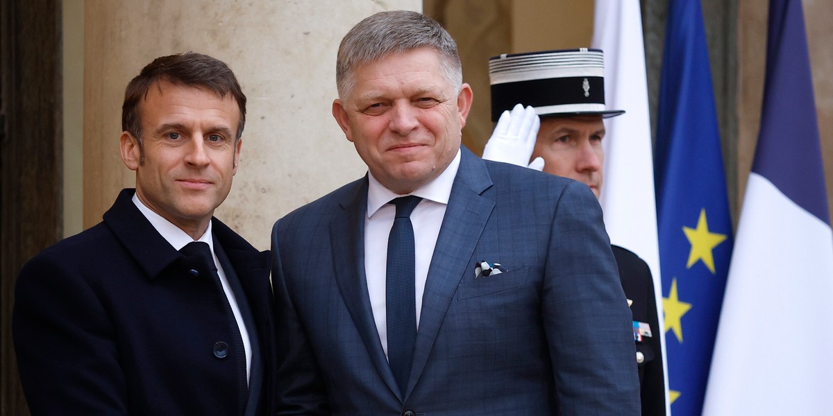 Premier Słowacji (po prawej) Robert Fico sugeruje, że na Ukrainę mogą wejść wojska NATO i krajów UE