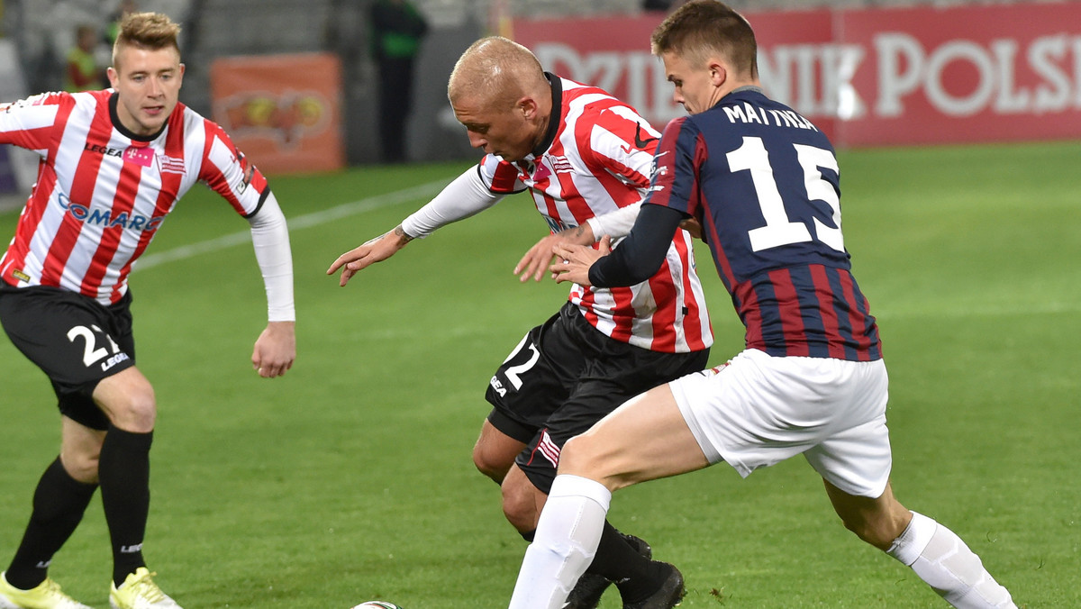 W ostatnim sobotnim spotkaniu 29. kolejki Ekstraklasy Pogoń Szczecin wygrała na wyjeździe z Cracovią 1:0, a decydującego o punktach gola strzelił Łukasz Zwoliński. Dla Portowców jest to pierwsze zwycięstwo poza własnym obiektem od września.