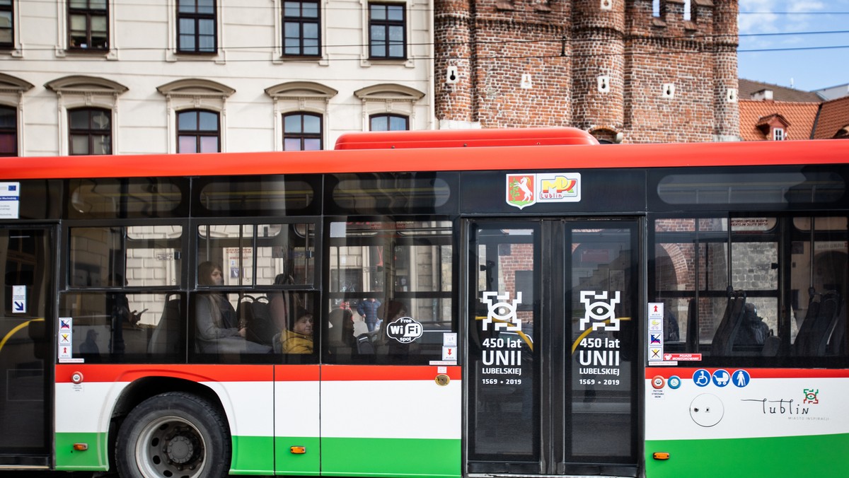 Lublin. Mężczyzna potrącony przez miejski autobus. Policja nie zna jego tożsamości