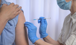 Ekspert: szczepionki przeciw grypie i COVID-19 można podać podczas jednej wizyty