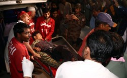 Krwawy zamach na sanktuarium w Pakistanie. Dziesiątki zabitych