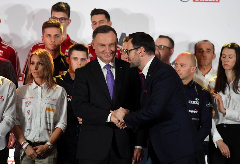 Andrzej Duda (w środku) z Danielem Obajtkiem w 2020 r.