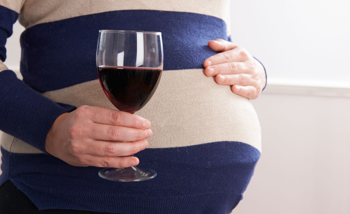 Do więzienia za picie alkoholu w ciąży? RPD ma propozycję