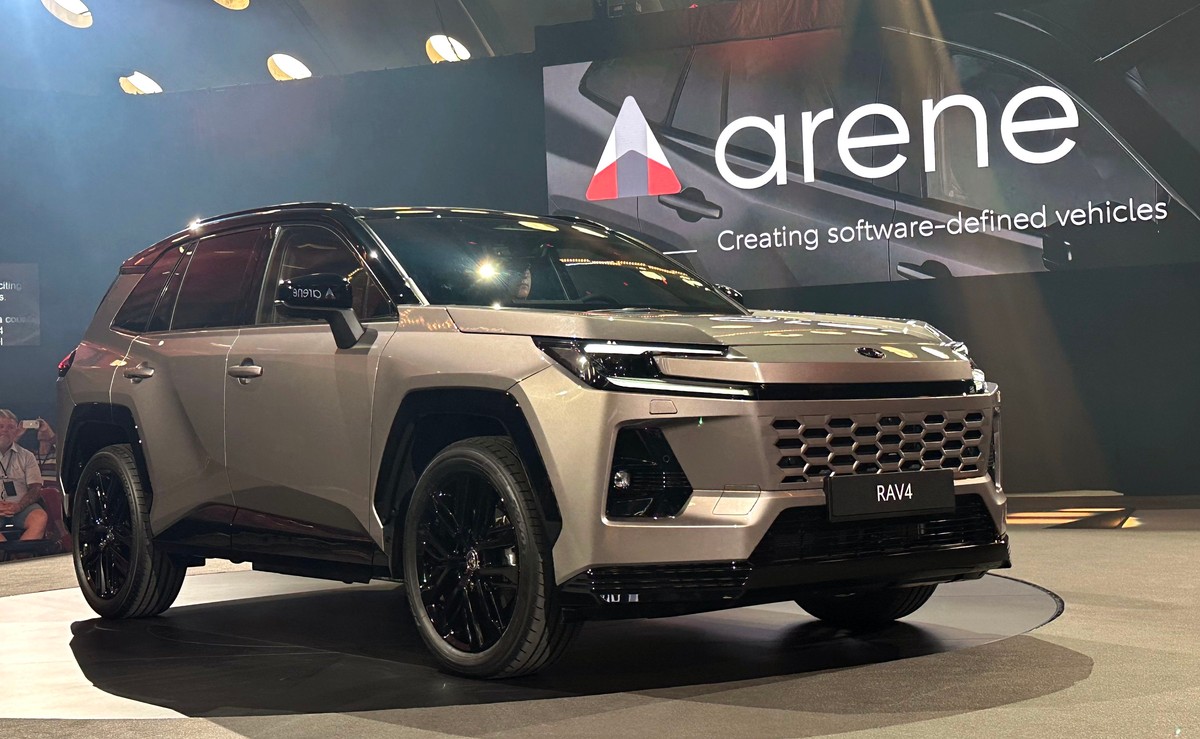 Nowa Toyota RAV4 to rewolucja stylistyczna i techniczna. Najpopularniejszy SUV japońskiej marki razem ze zmianą designu zyskał silniki 6. generacji