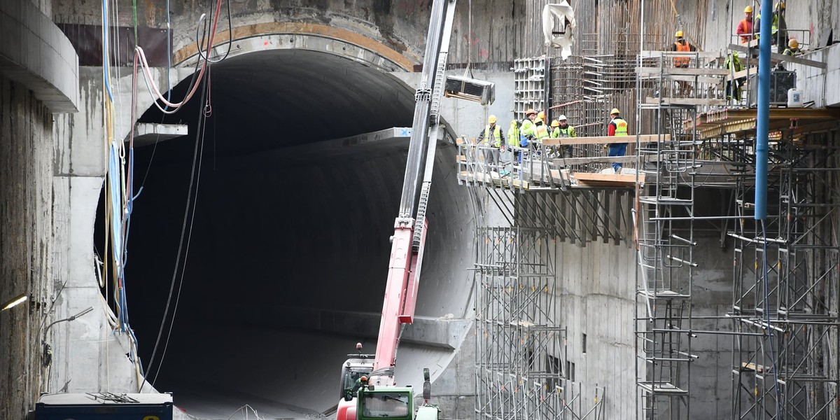 Tunel ma być gotowy przed przyszłymi wakacjami.