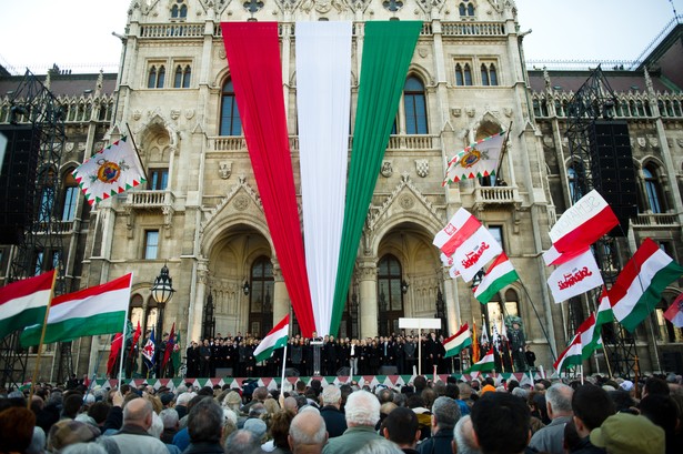 Węgierskie 500+. Rząd w Budapeszcie zapowiada ulgi podatkowe dla rodzin z dwojgiem dzieci