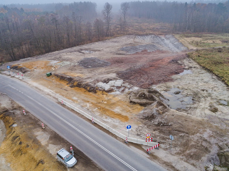 Budowa drogi ekspresowej S-1 - odcinek węzeł Oświęcim - Dankowice - zdjęcia z drona - 15.11.2022 - autor: GDDKiA