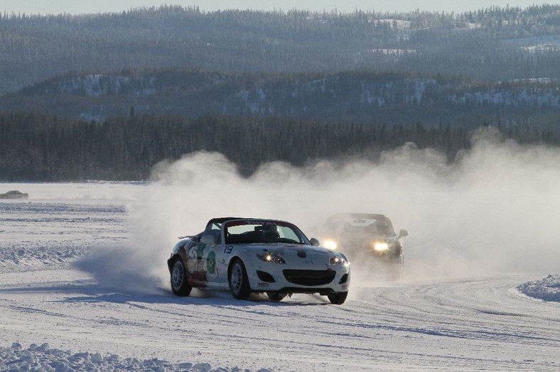 Emocjonujący finisz wyścigu Mazda MX-5 Ice Race