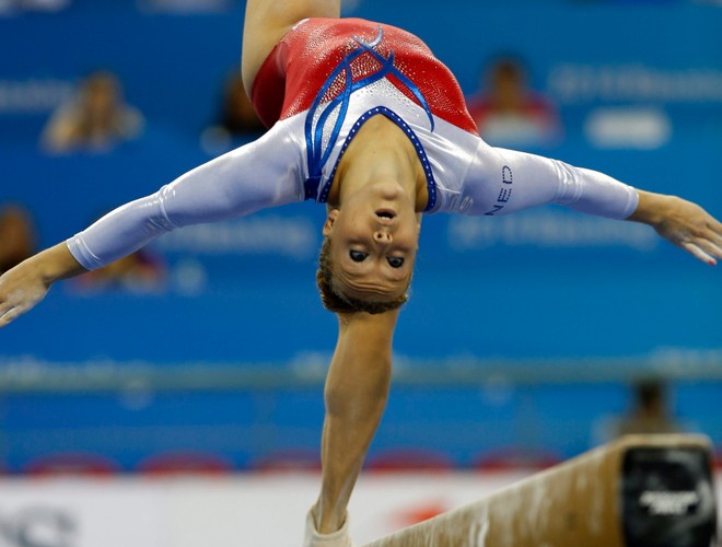 Piękne dziewczyny i ich niesamowite ewolucje