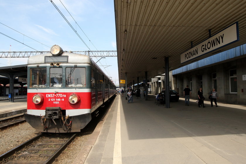 Pociąg na dworcu w Poznaniu