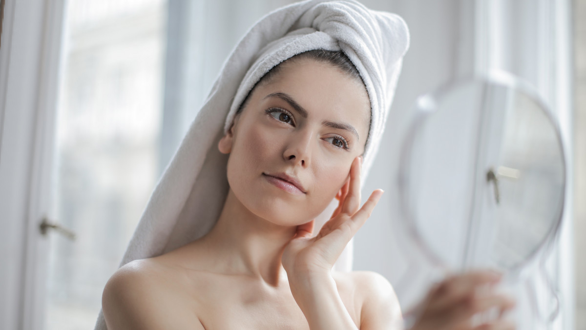 Jak chronić mikrobiom podczas oczyszczania skóry twarzy?