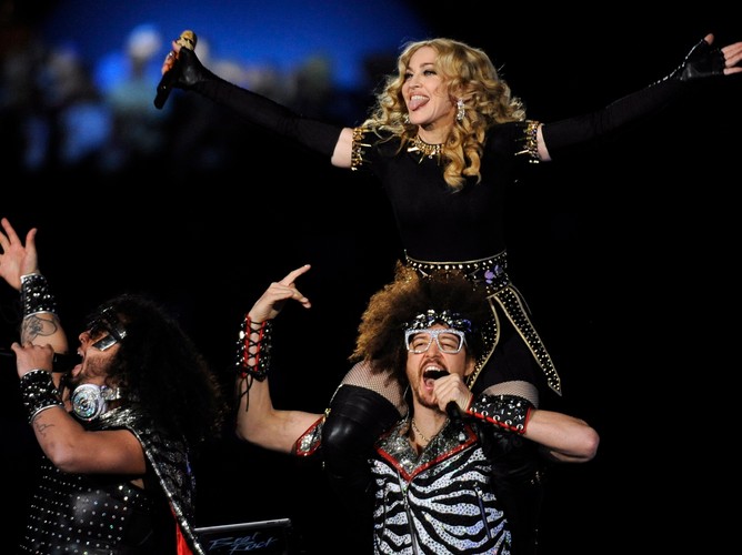 Madonna i RedFoo z grupy LMFAO na Super Bowl
