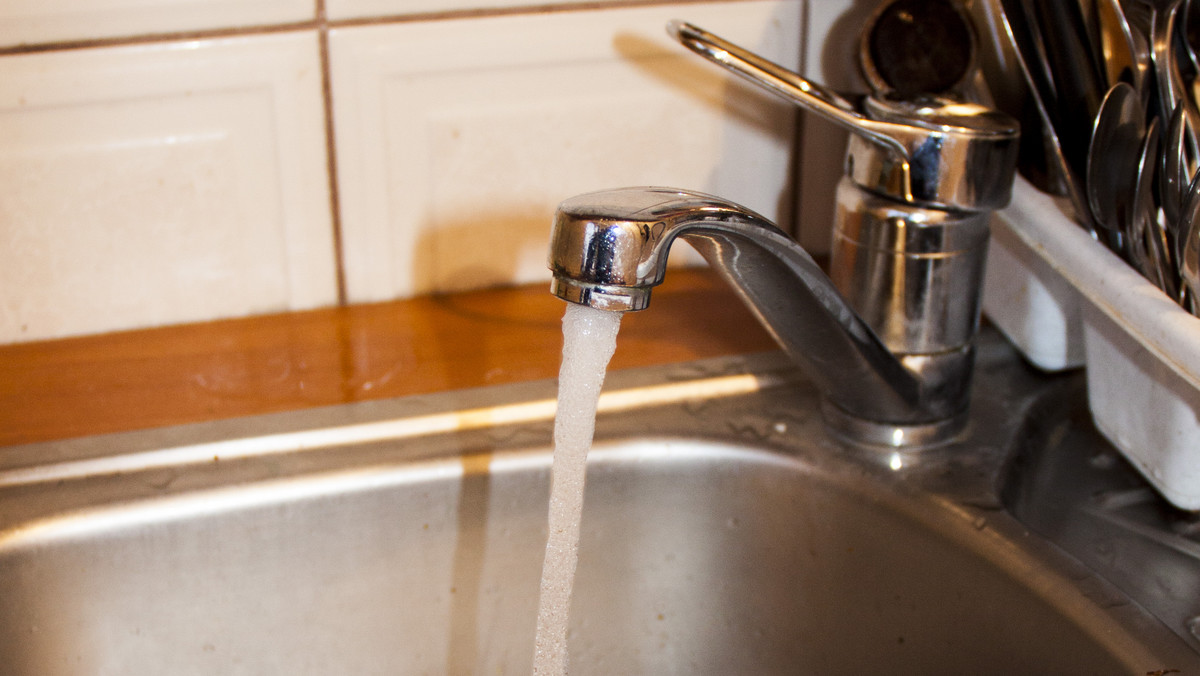 Zakaz spożywania nieprzegotowanej wody wprowadzono w kilku miejscowościach gminy Galewice w powiecie wieruszowskim. Dwa ujęcia wody zostały skażone bakterią E-Coli.