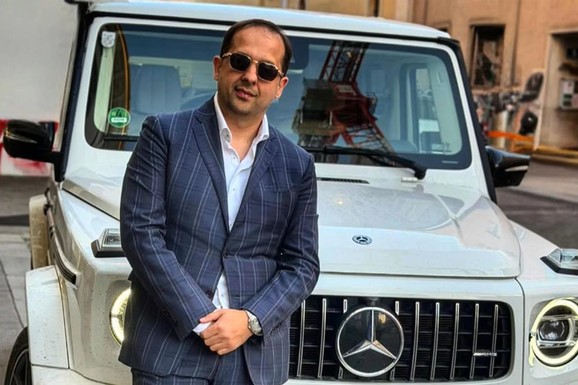 ZBOG KOCKE SVE RASPRODAO, A  SADA VOZI BESNOG DŽIPA Pevač pazario mašinu od 200.000 evra, a bio na rubu egzistencije: "Voleo sam da pijem i kockam"